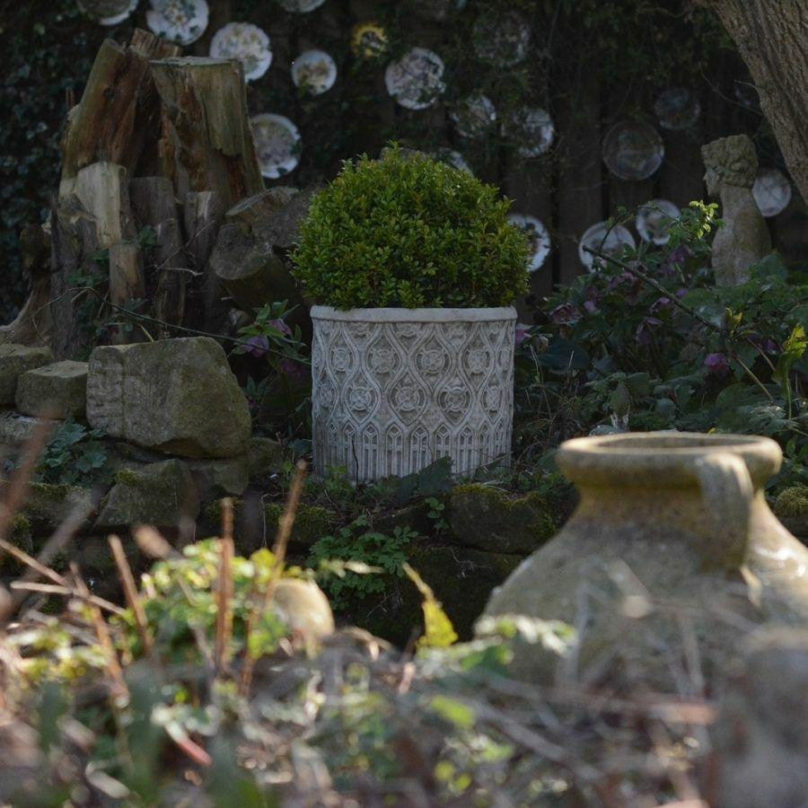 Circular garden Pot Tudor with Ornate Pattern