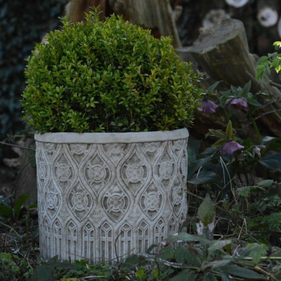 Circular garden Pot Tudor with Ornate Pattern