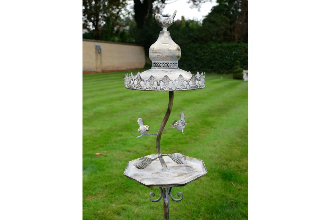 Fascinating Dedicated Metal bird feeder