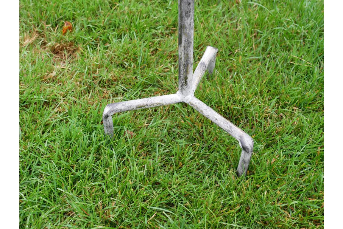 Fascinating Dedicated Metal bird feeder