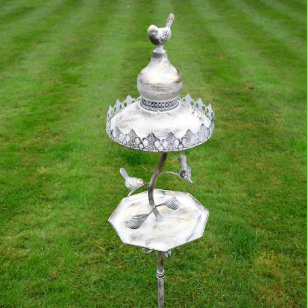 Fascinating Dedicated Metal bird feeder