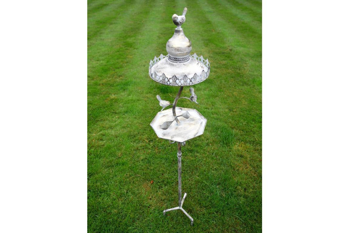 Fascinating Dedicated Metal bird feeder