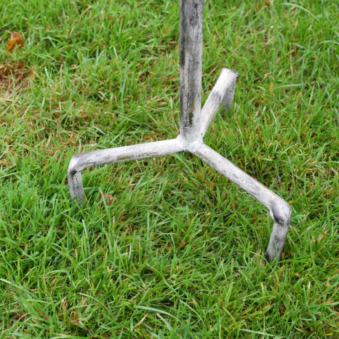 Fascinating Dedicated Metal bird feeder