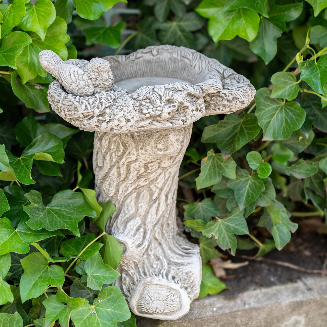Stone Cast 'Bird nest' Design Garden Birdbath