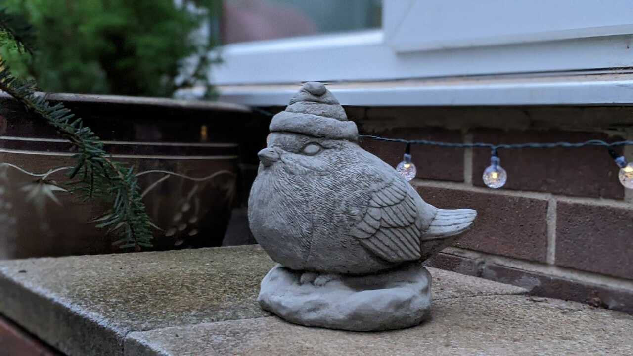 Stone Cast Christmas Robin Garden Ornament