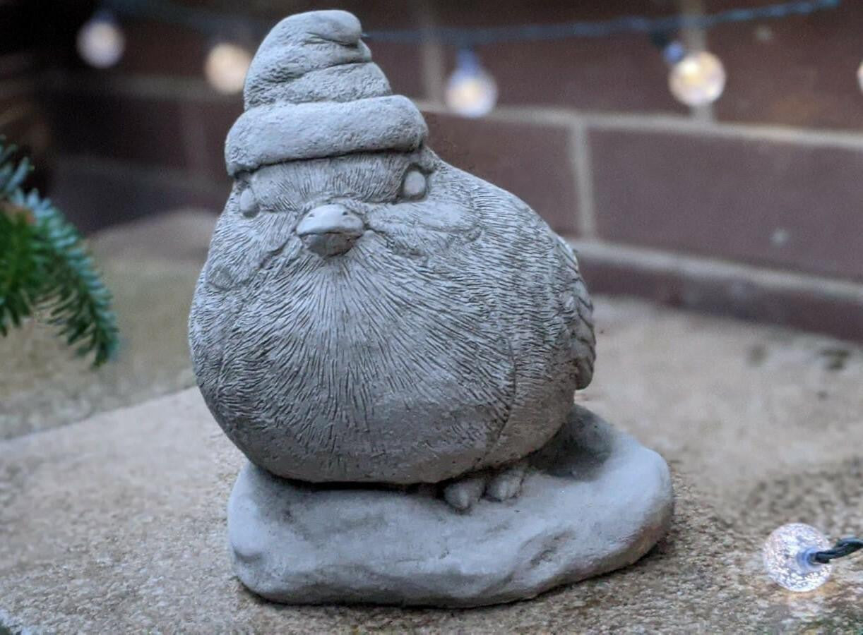 Stone Cast Christmas Robin Garden Ornament
