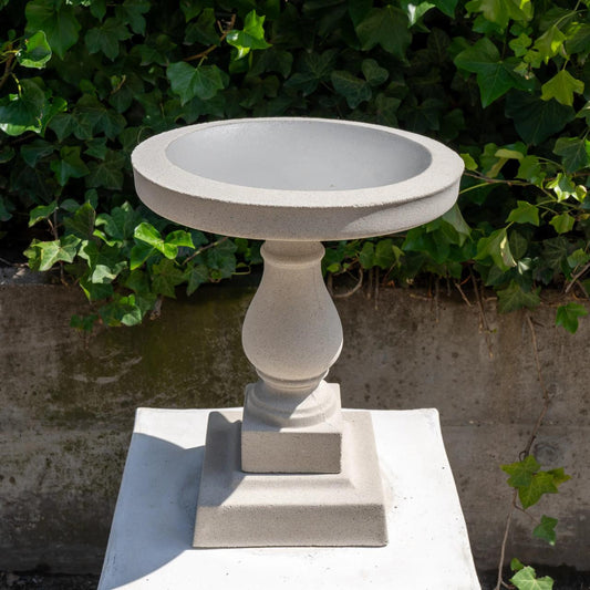Classic Short Sandstone Birdbath ABB7