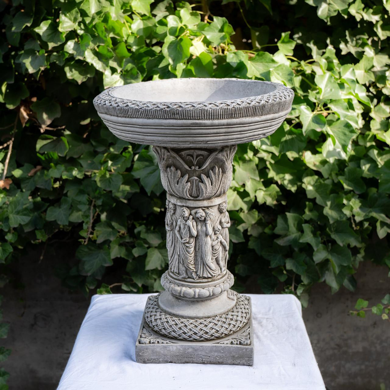 Patrician Bird Bath Elegant Stone cast Bird Bath Bird feeder