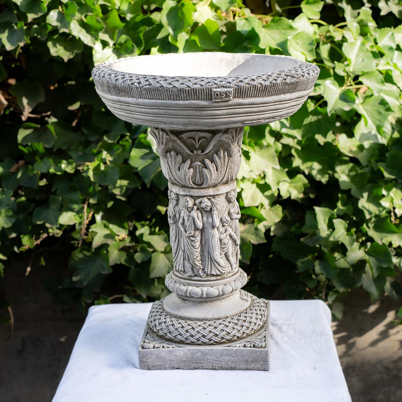 Patrician Bird Bath Elegant Stone cast Bird Bath Bird feeder