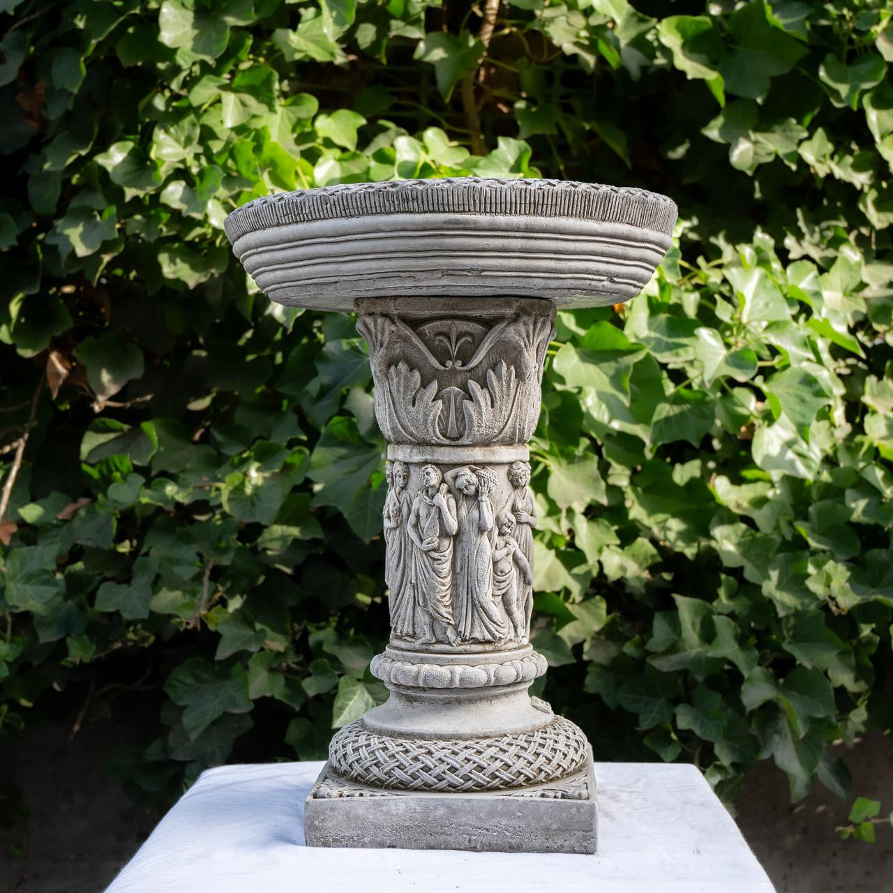 Patrician Bird Bath Elegant Stone cast Bird Bath Bird feeder