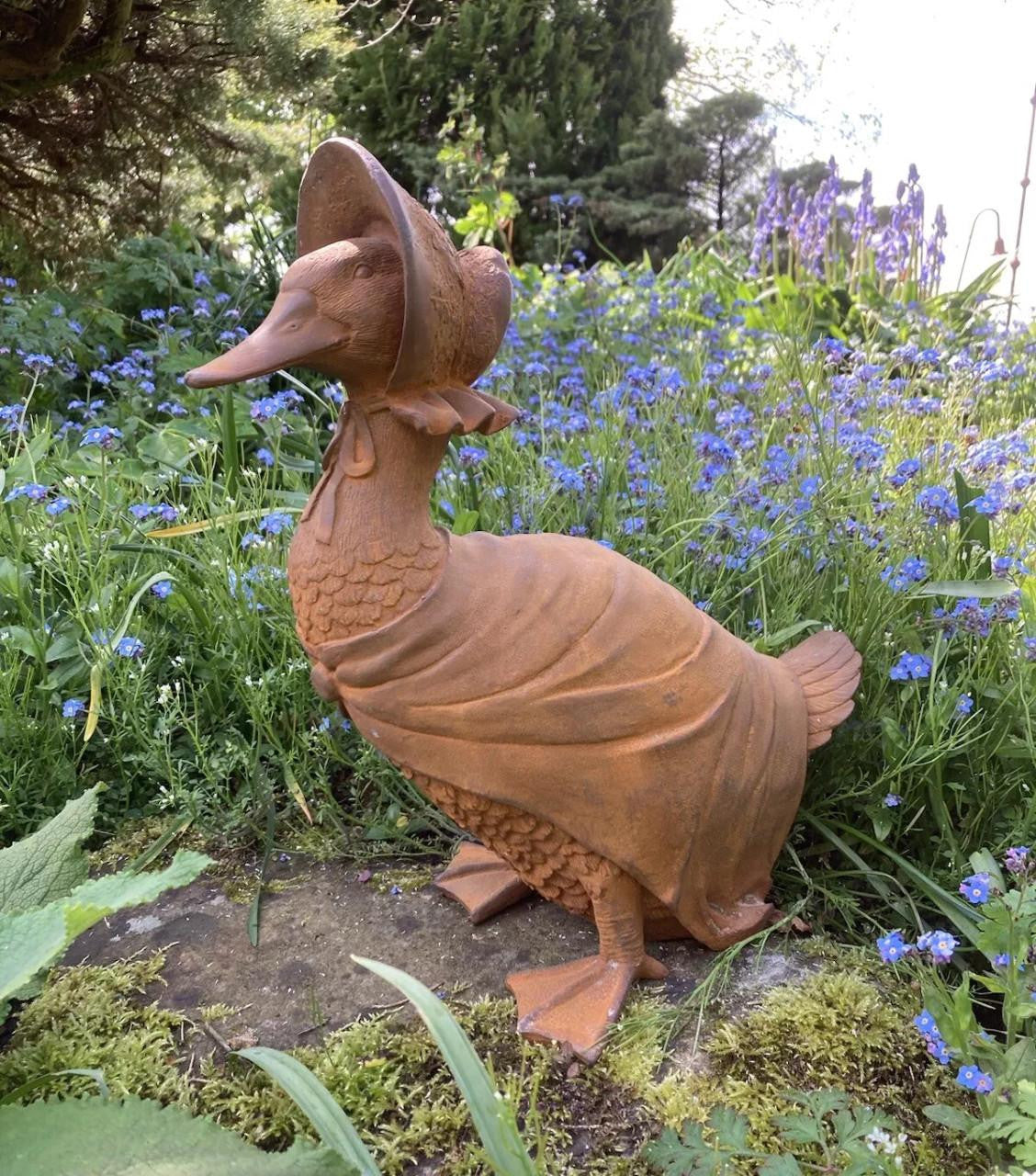 Rustic Cast Iron Jemima Puddle Duck Statue Garden Ornament Home Decor