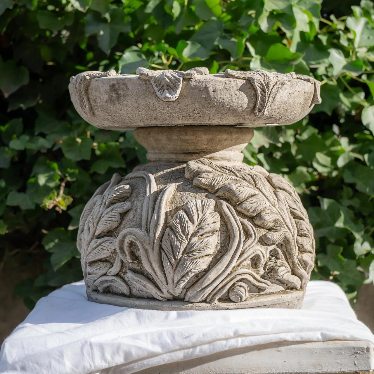 Woodland Design Stone cast Bird Bath Bird feeder